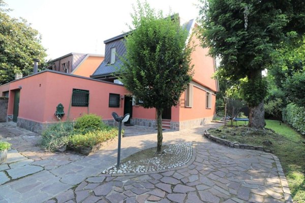 casa indipendente in vendita ad Arese