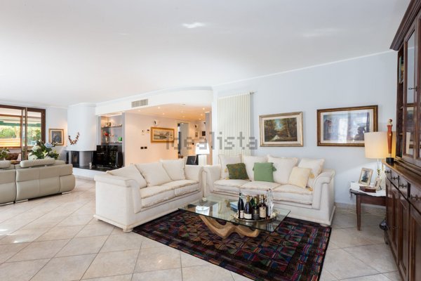 casa indipendente in vendita ad Arese