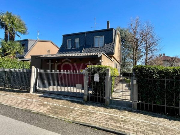 casa indipendente in vendita ad Arese