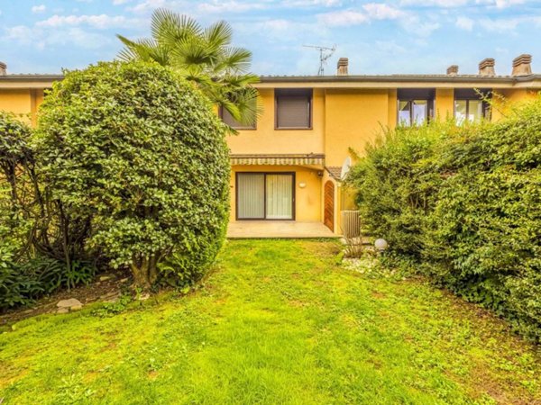 casa indipendente in vendita ad Arese