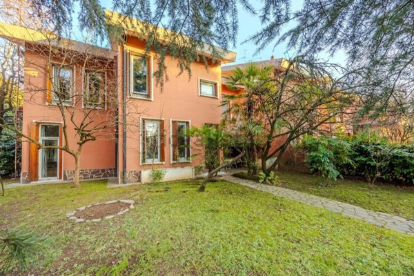 casa indipendente in vendita ad Arese
