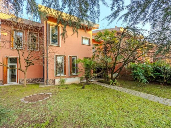 casa indipendente in vendita ad Arese