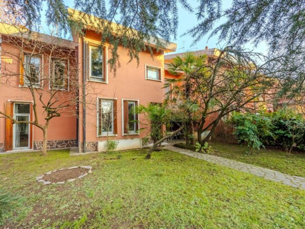casa indipendente in vendita ad Arese