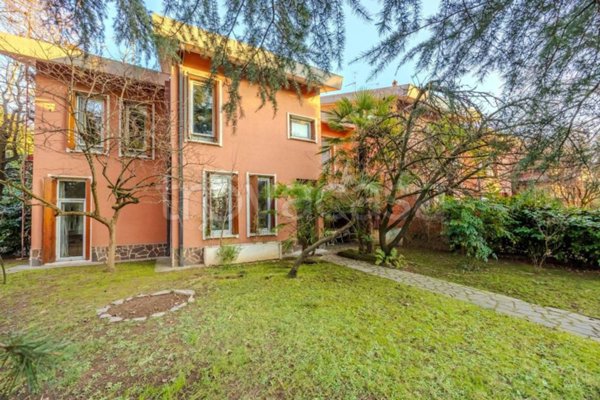 casa indipendente in vendita ad Arese