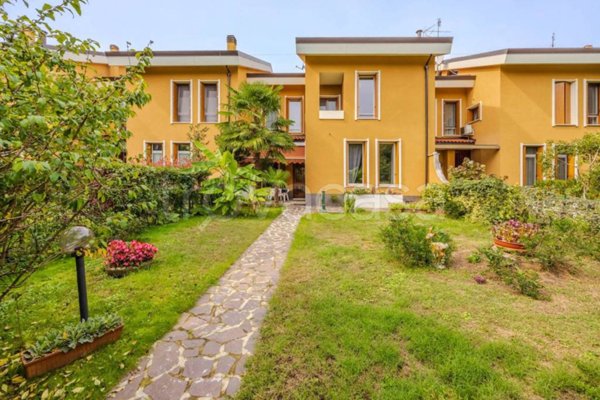 casa indipendente in vendita ad Arese