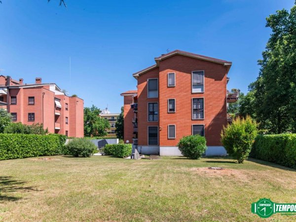 appartamento in vendita ad Arese in zona Valera