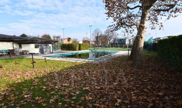 casa indipendente in vendita ad Arese