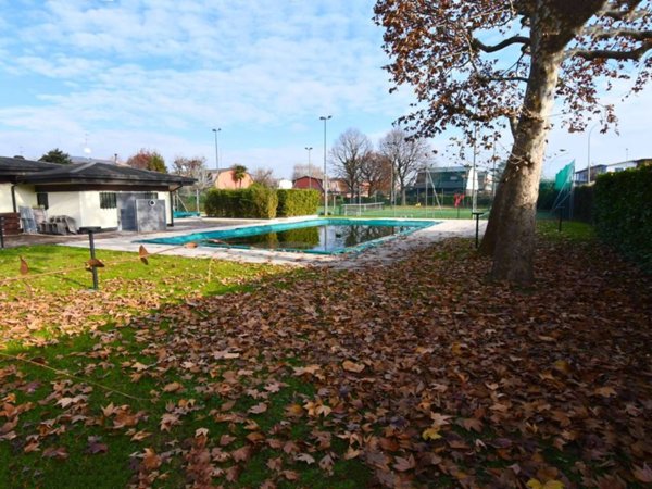 casa indipendente in vendita ad Arese