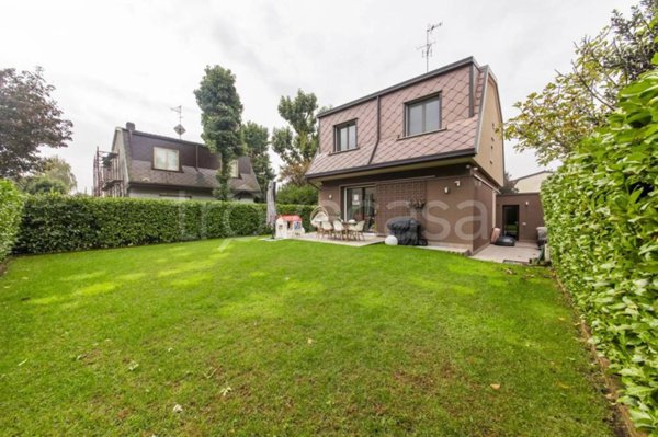 casa indipendente in vendita ad Arese