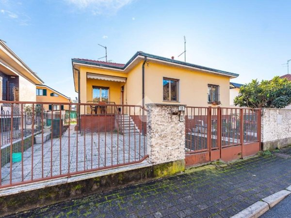 casa indipendente in vendita ad Arese