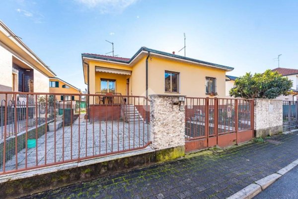 casa indipendente in vendita ad Arese
