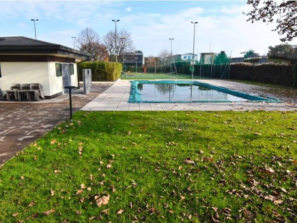 casa indipendente in vendita ad Arese