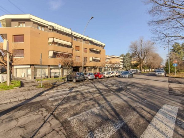 appartamento in vendita ad Arese in zona Valera