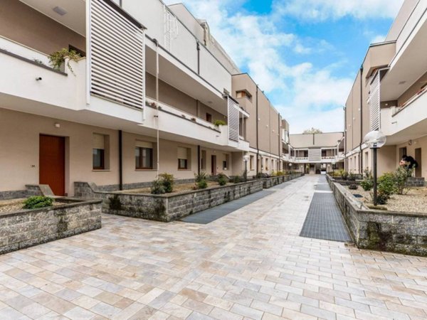 appartamento in vendita ad Arese in zona Valera