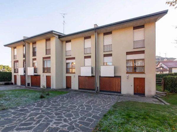 casa indipendente in vendita ad Arese