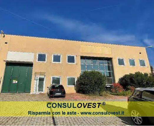 locale commerciale in vendita ad Arese