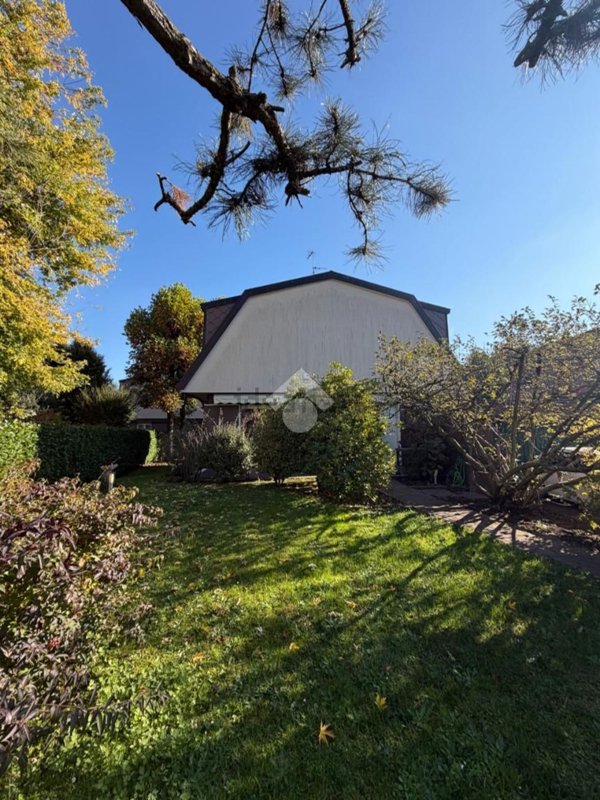 casa indipendente in vendita ad Arese