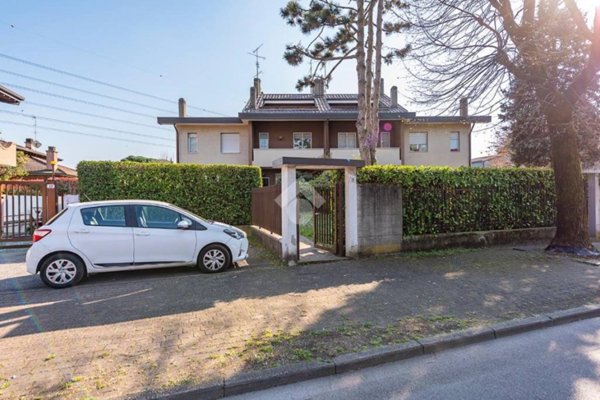 casa indipendente in vendita ad Arese