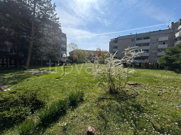appartamento in vendita ad Arese in zona Valera