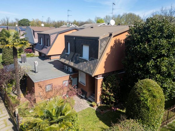casa indipendente in vendita ad Arese