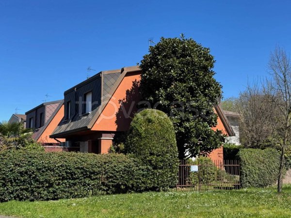casa indipendente in vendita ad Arese
