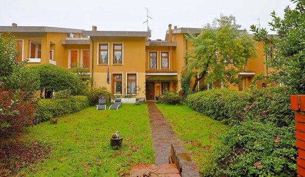 casa indipendente in vendita ad Arese