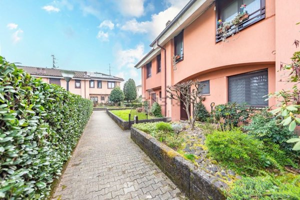 casa indipendente in vendita ad Arese
