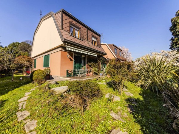 casa indipendente in vendita ad Arese