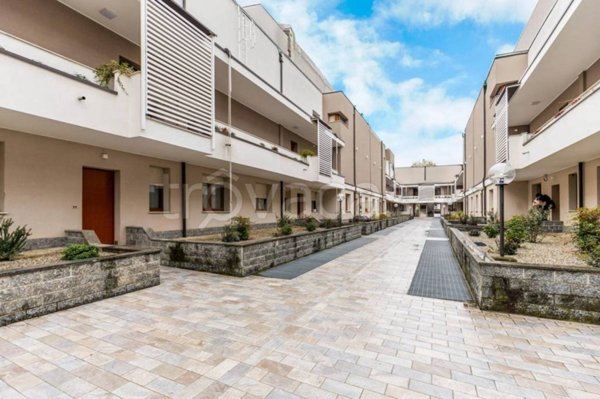 appartamento in vendita ad Arese in zona Valera