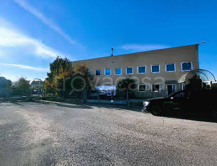 locale commerciale in vendita ad Arese