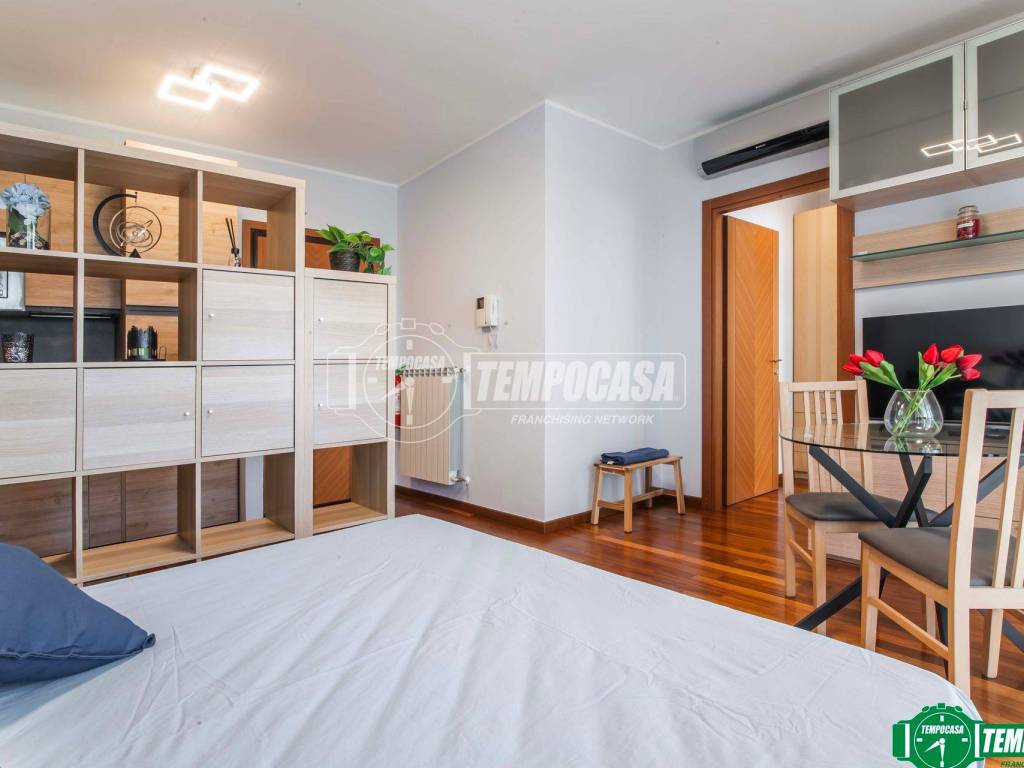 appartamento in vendita ad Arese in zona Valera