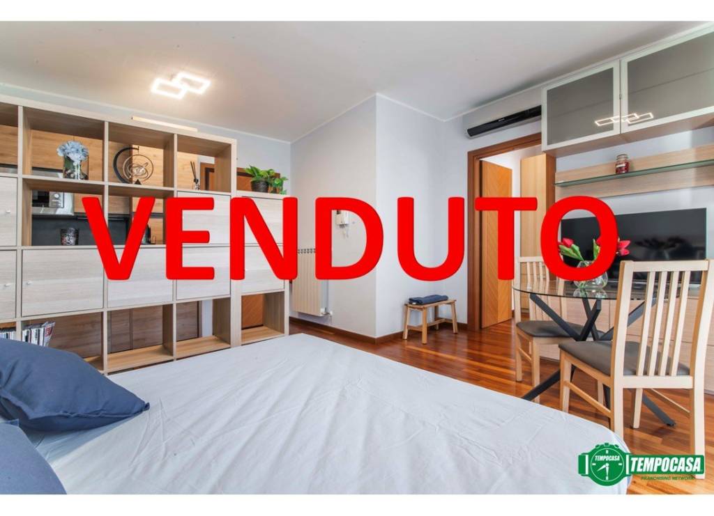 appartamento in vendita ad Arese in zona Valera