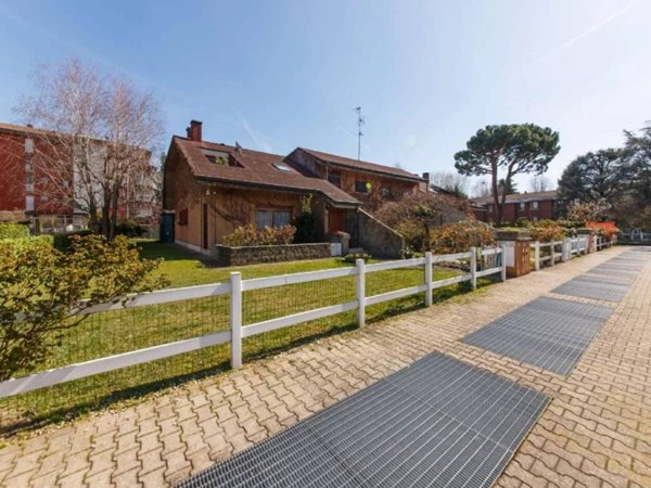 casa indipendente in vendita ad Arese