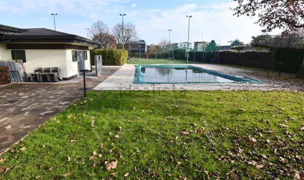 casa indipendente in vendita ad Arese