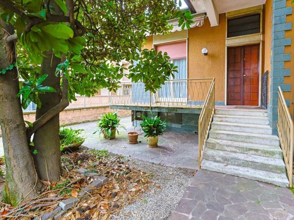 casa indipendente in vendita ad Arese