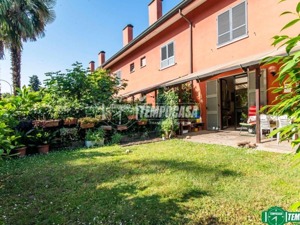 casa indipendente in vendita ad Arese in zona Valera