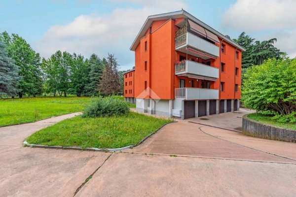 appartamento in vendita ad Arese in zona Valera