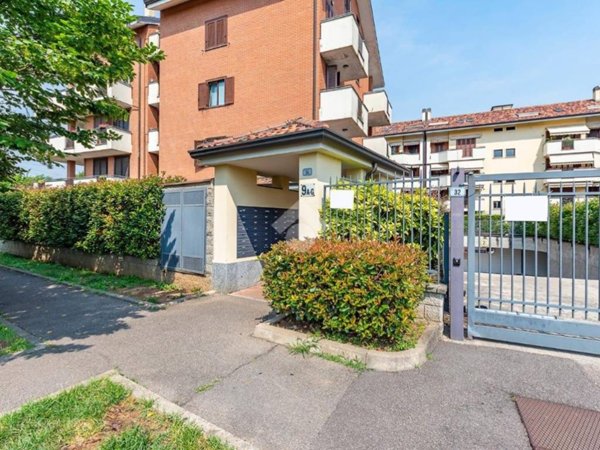 appartamento in vendita ad Arese in zona Valera