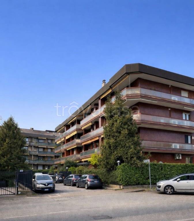 appartamento in vendita ad Arese in zona Valera