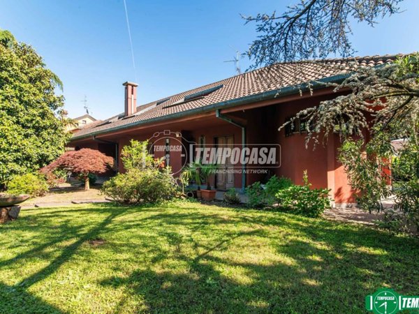 casa indipendente in vendita ad Arese