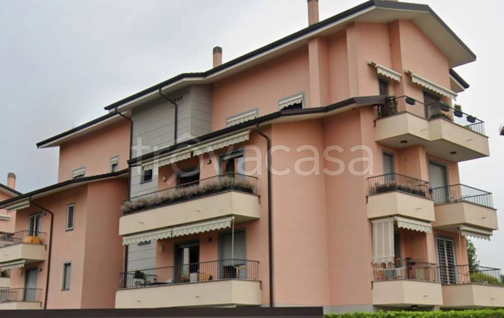 appartamento in vendita ad Arese in zona Valera