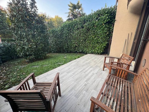 casa indipendente in vendita ad Arese in zona Valera