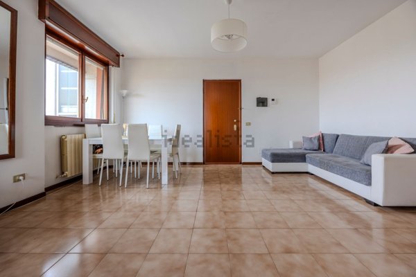 appartamento in vendita ad Arese in zona Valera