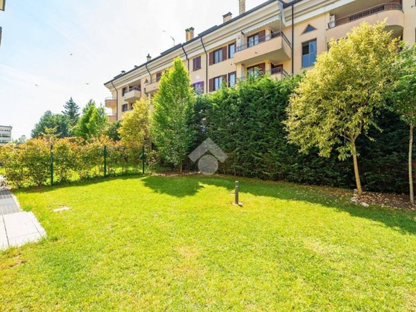 appartamento in vendita ad Arese in zona Valera