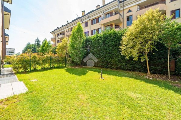 appartamento in vendita ad Arese in zona Valera