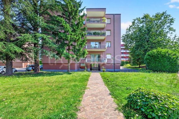 appartamento in vendita ad Arese in zona Valera