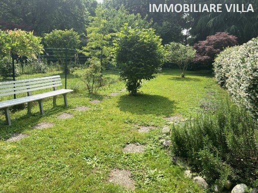 casa indipendente in vendita ad Arese in zona Valera