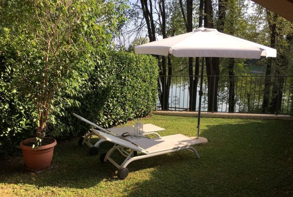 casa indipendente in vendita ad Arese in zona Valera