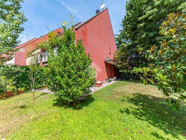 casa indipendente in vendita ad Arese in zona Valera