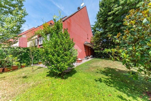 casa indipendente in vendita ad Arese in zona Valera